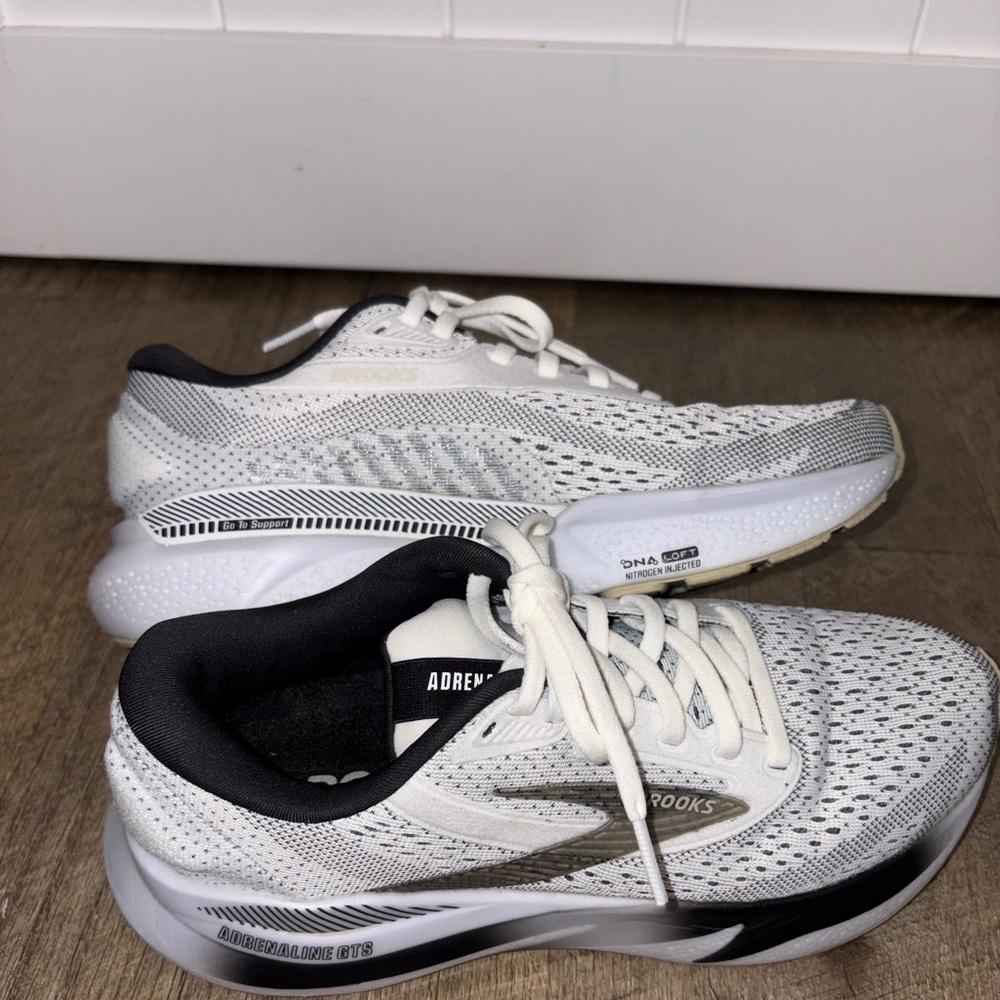 Brooks Adrenaline GTS 24 Tennis Shoes - Picture 3 of 7